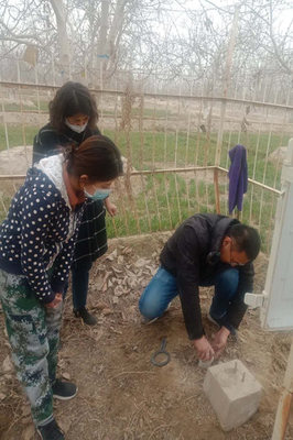 策勒縣開(kāi)展土壤水分站維護(hù)維修與通信傳輸設(shè)備專(zhuān)業(yè)修理工作